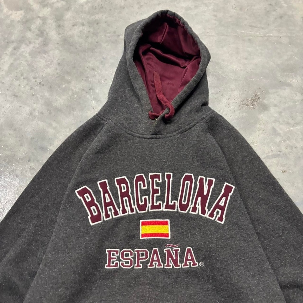 Vintage Y2K/2000s Grey Barcelona España Spain Spellout Pullover Hoodie! Size M - Picture 2 of 7
